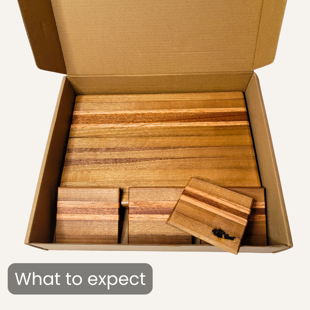 Juego de tabla de quesos Edge Grain con 4 posavasos a juego