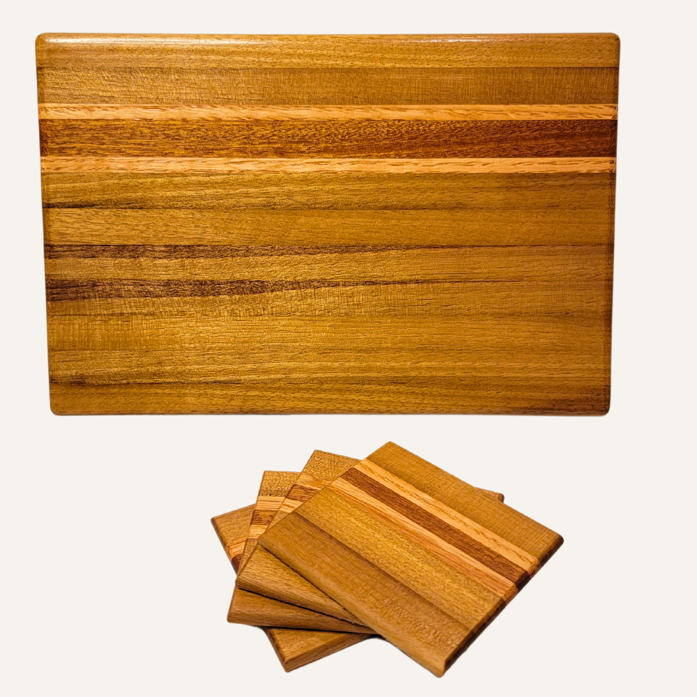 Juego de tabla de quesos Edge Grain con 4 posavasos a juego
